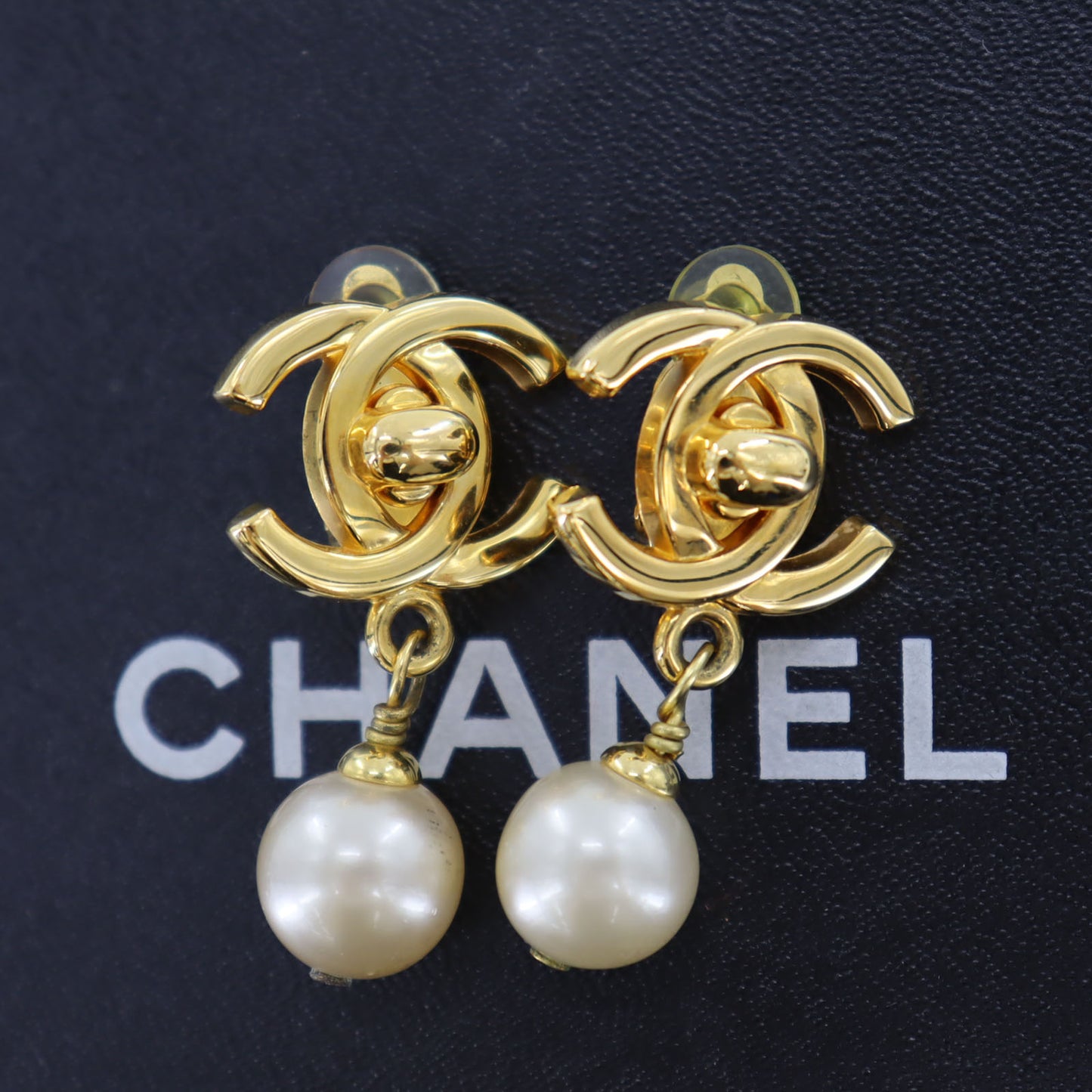 CHANEL CC Logos Pearl Earrings Clip-On 97P #AG5