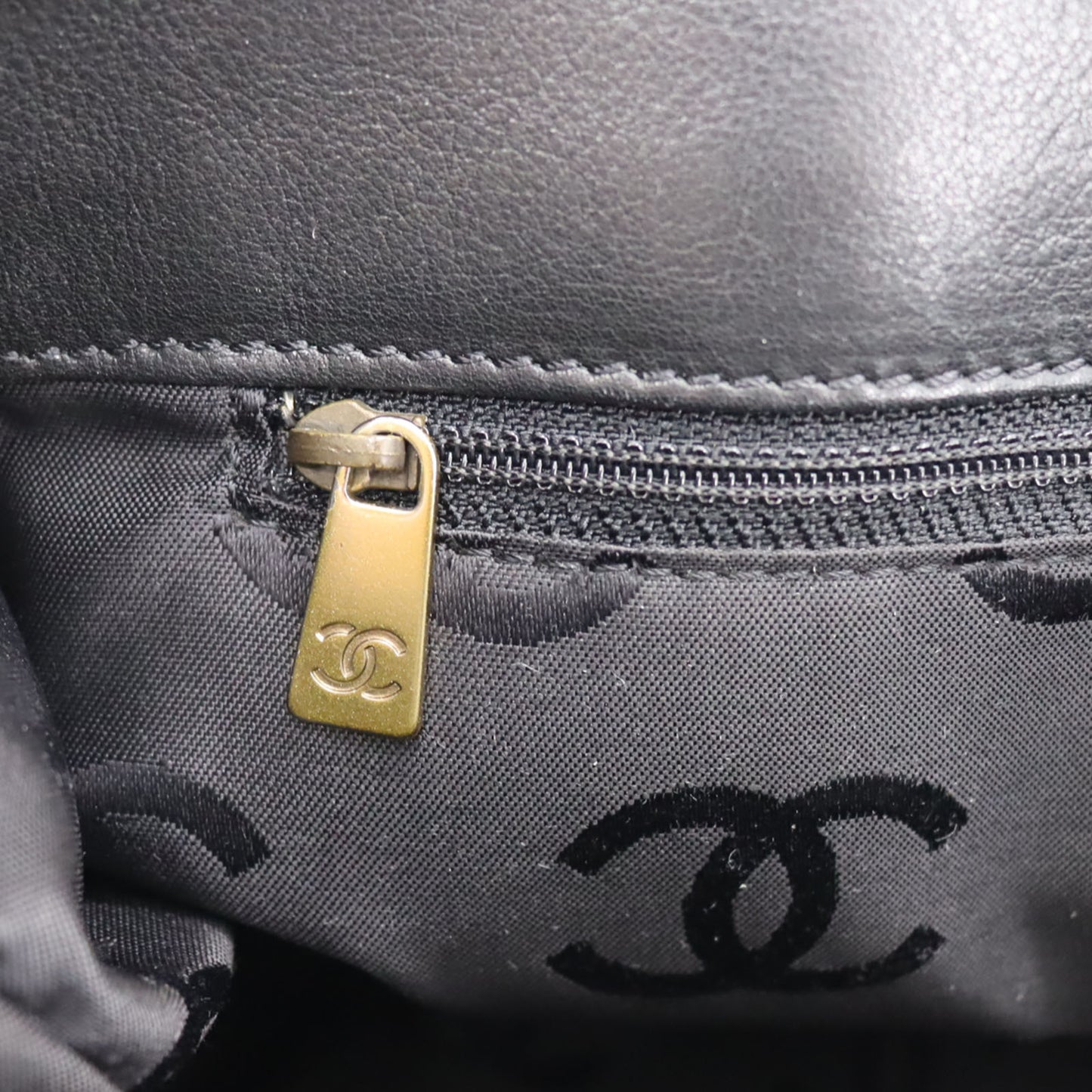 CHANEL CC Logo HandBag Black Leather #AH72