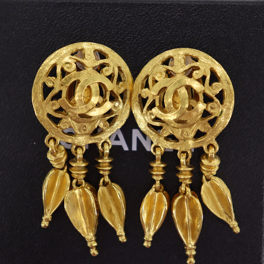 CHANEL CC Logos Circle Earrings Gold Clip-On 95 A  #AH672