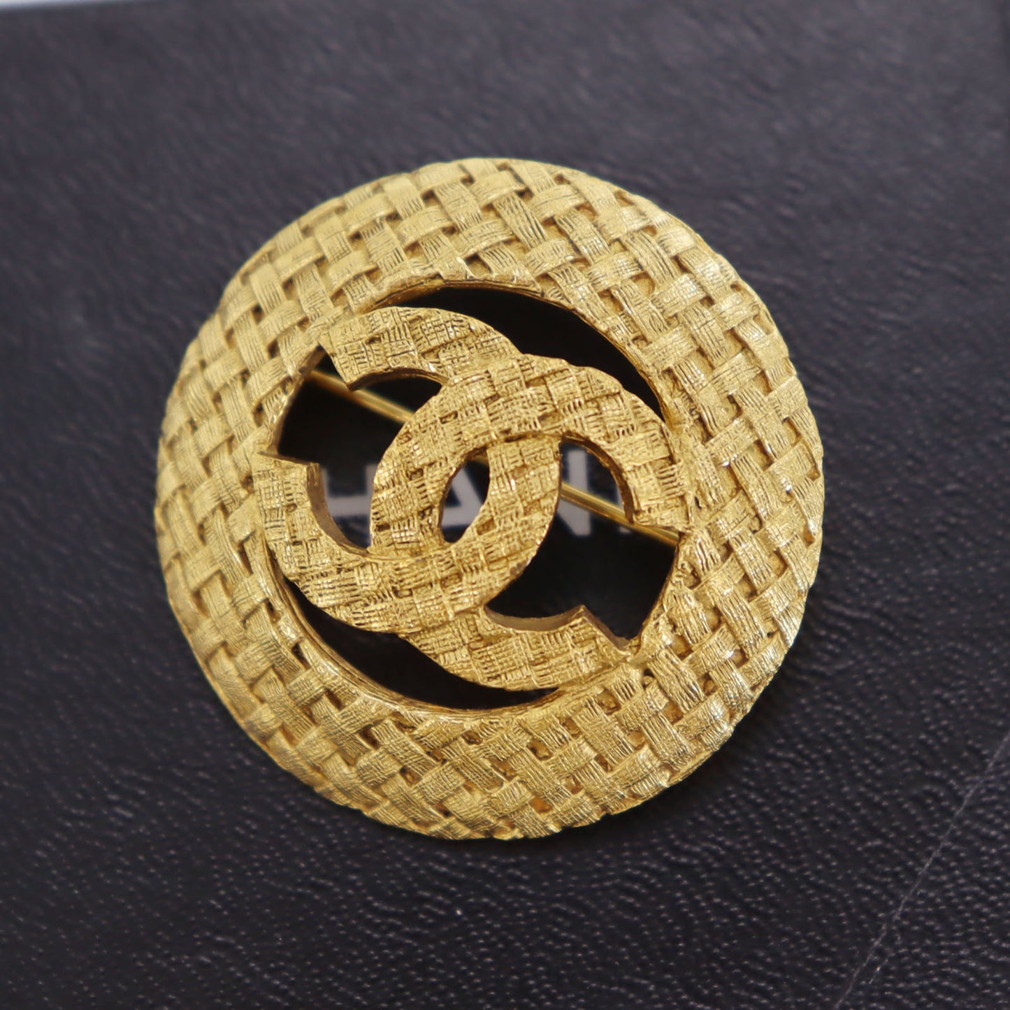 CHANEL CC Logos Round Pin Brooch Gold Plated 1267 #CB656